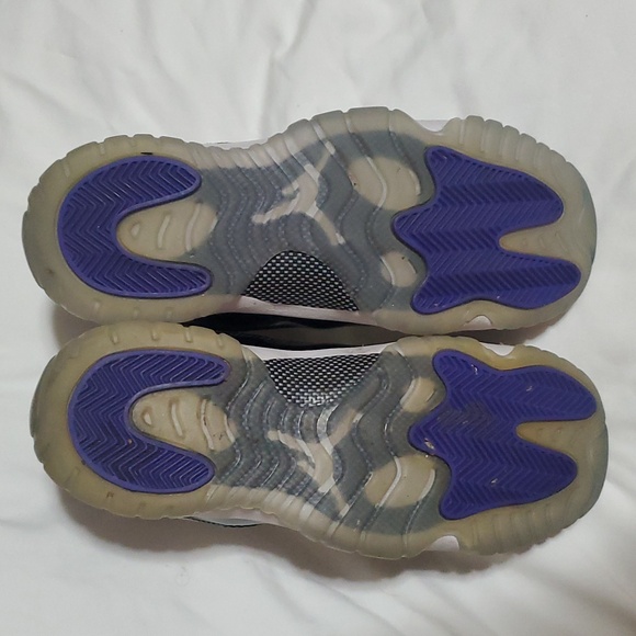 Air Jordan 11 Retro, 7y, high top - Picture 4 of 7